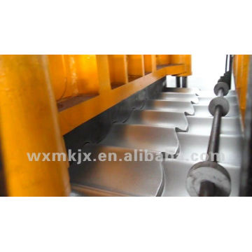 Glazed tile roll forming machine